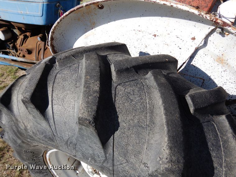 image for item DR1197 1974 Ford 4000  tractor