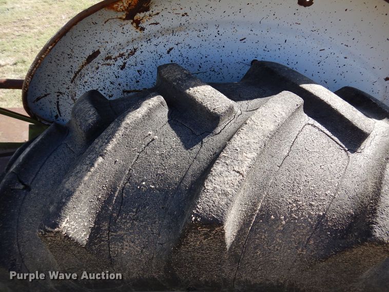 image for item DR1197 1974 Ford 4000  tractor