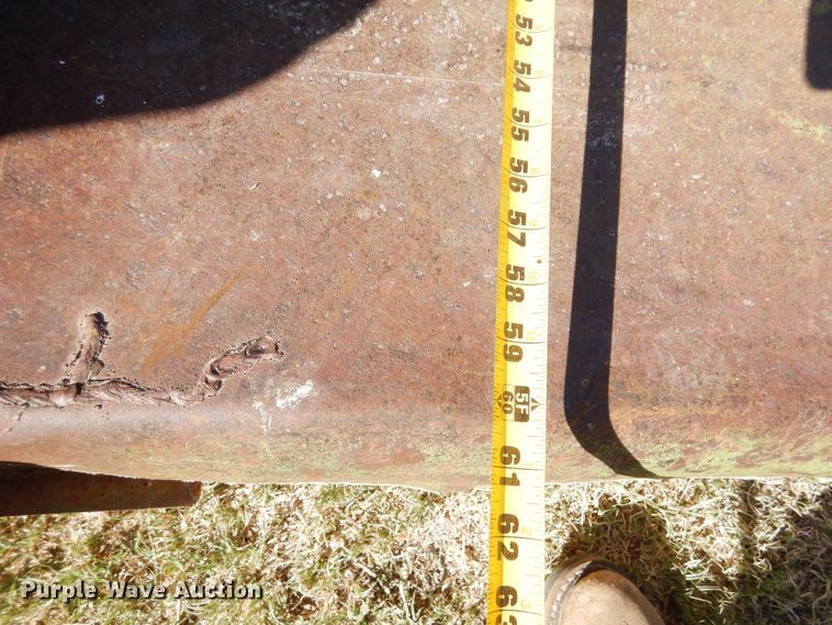 image for item DR1197 1974 Ford 4000  tractor