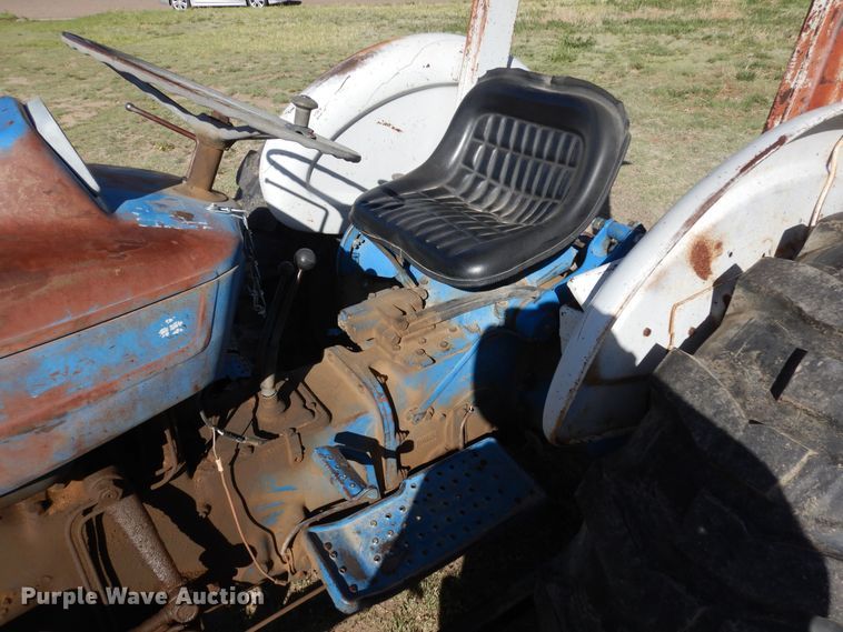 image for item DR1198 1974 Ford 4000  tractor