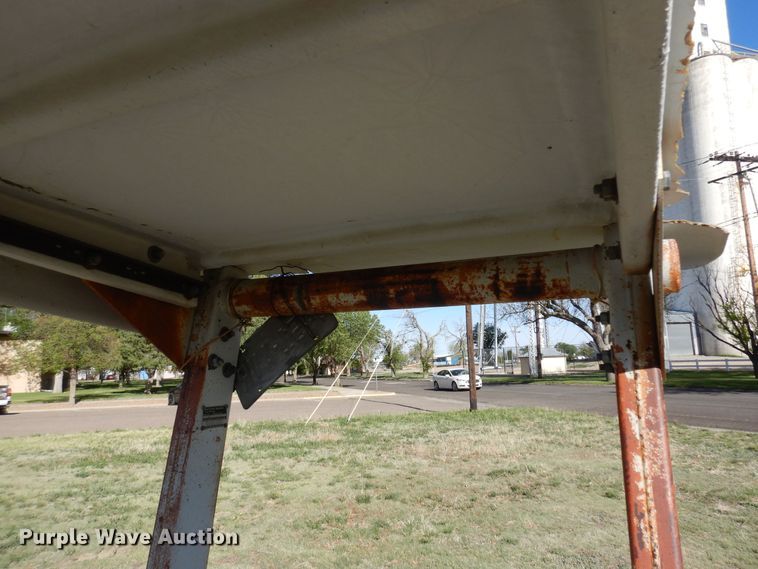 image for item DR1198 1974 Ford 4000  tractor