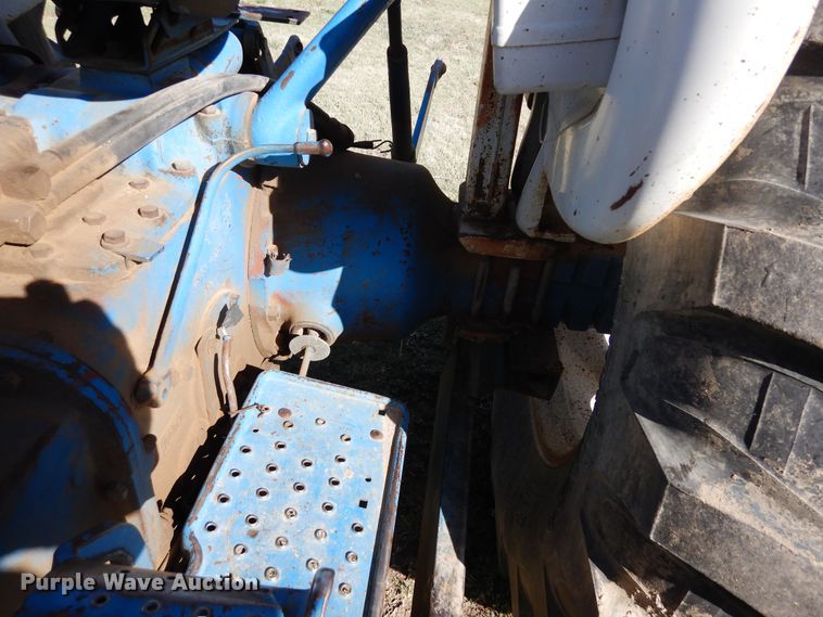 image for item DR1198 1974 Ford 4000  tractor