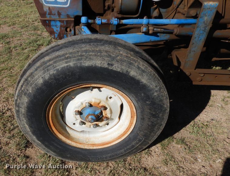 image for item DR1198 1974 Ford 4000  tractor