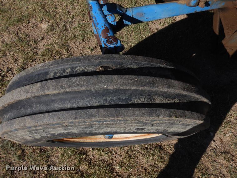 image for item DR1198 1974 Ford 4000  tractor