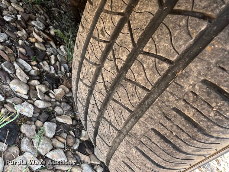 image for item DR1414 2005 Ford Taurus