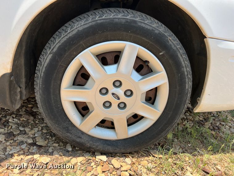 image for item DR1414 2005 Ford Taurus