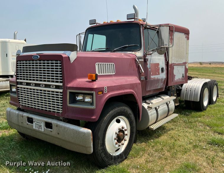 image for item DR1418 1993 Ford LTL9000  semi truck