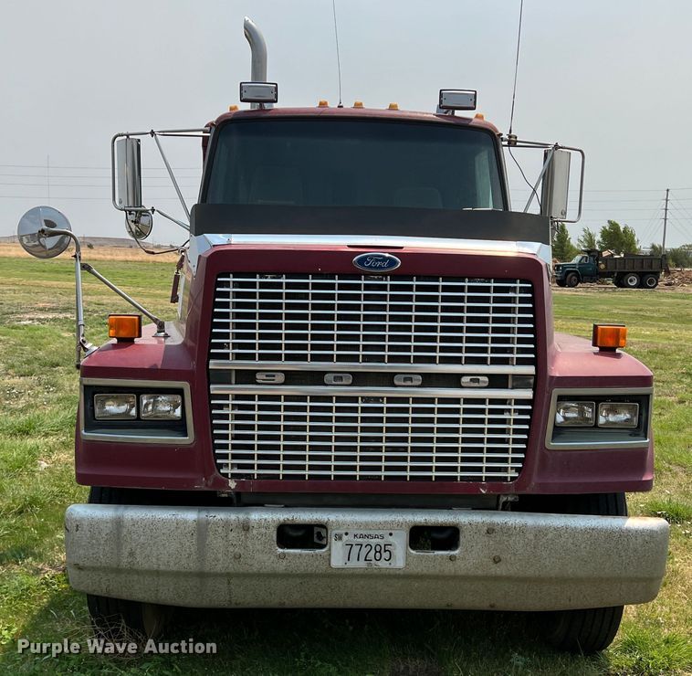 image for item DR1418 1993 Ford LTL9000  semi truck