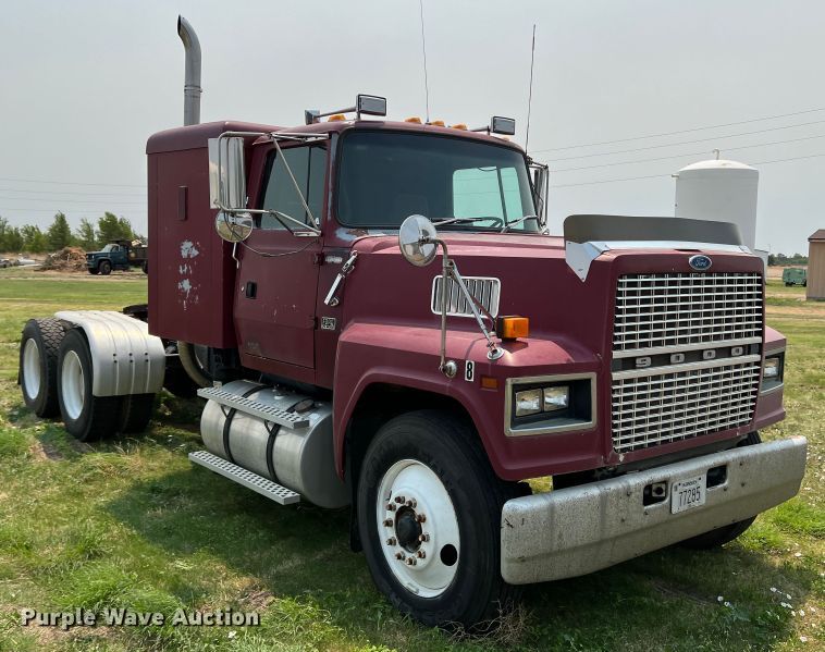 image for item DR1418 1993 Ford LTL9000  semi truck