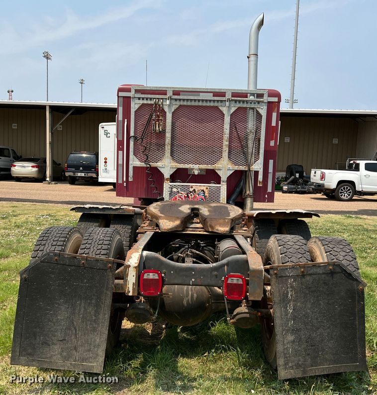 image for item DR1418 1993 Ford LTL9000  semi truck