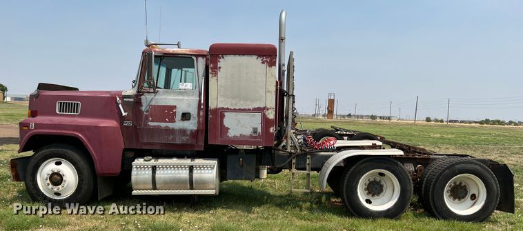 image for item DR1418 1993 Ford LTL9000  semi truck
