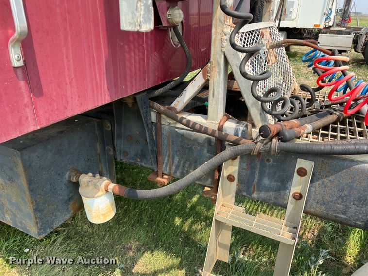 image for item DR1418 1993 Ford LTL9000  semi truck