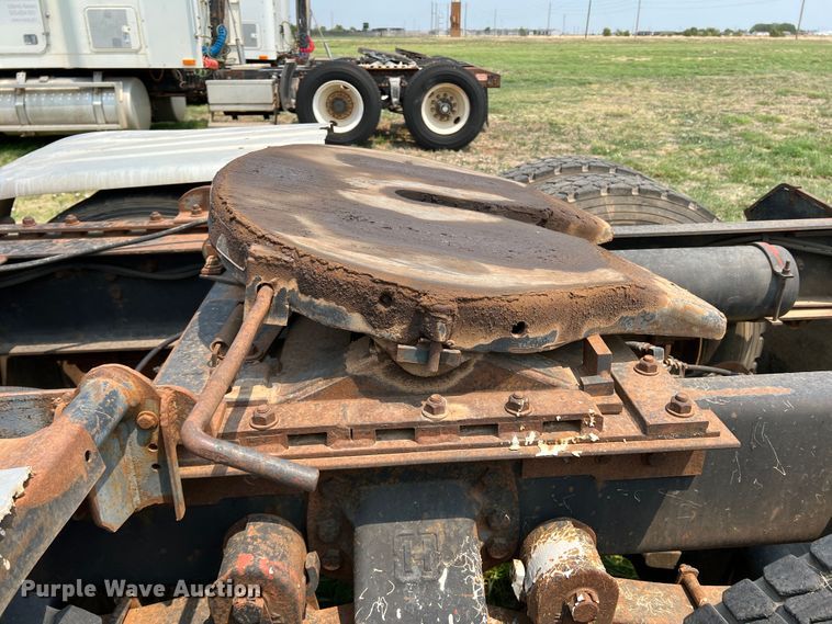 image for item DR1418 1993 Ford LTL9000  semi truck