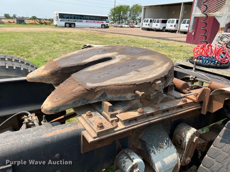 image for item DR1418 1993 Ford LTL9000  semi truck