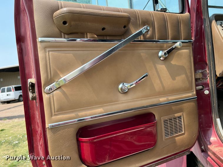 image for item DR1418 1993 Ford LTL9000  semi truck