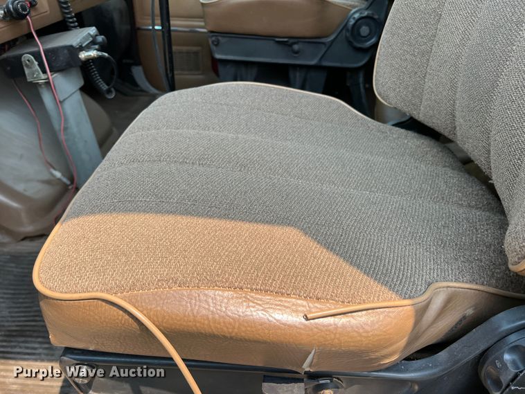 image for item DR1418 1993 Ford LTL9000  semi truck