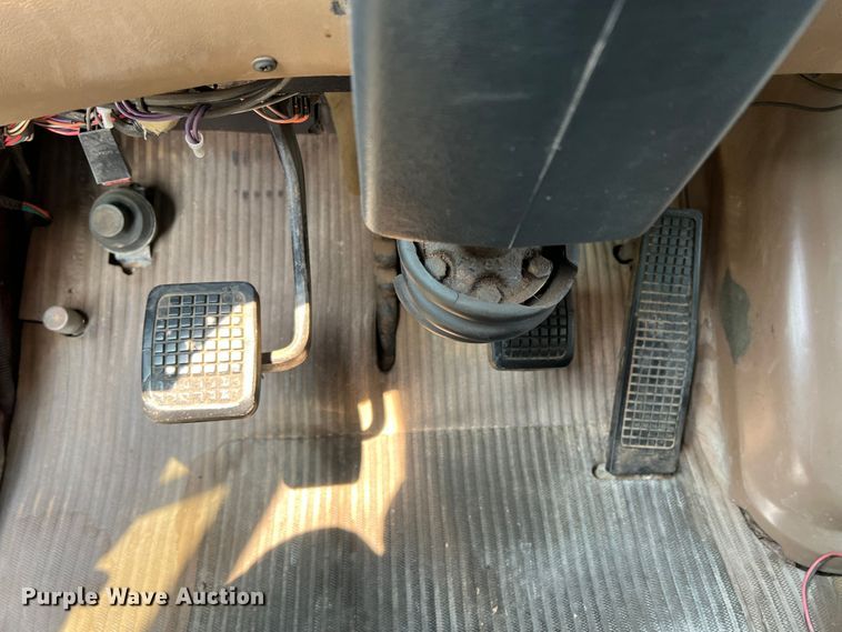 image for item DR1418 1993 Ford LTL9000  semi truck