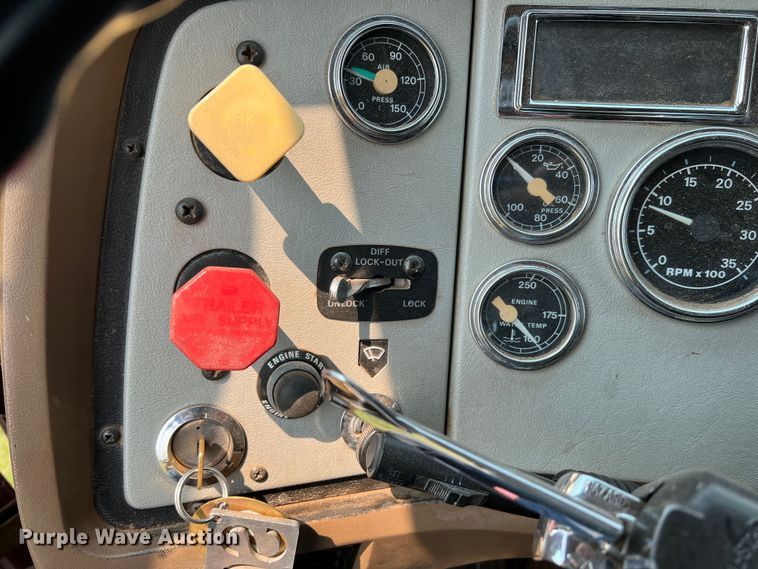 image for item DR1418 1993 Ford LTL9000  semi truck