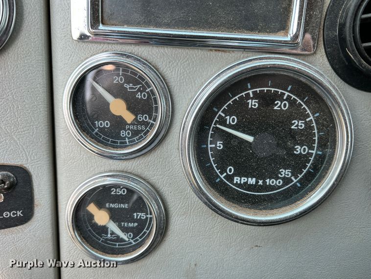 image for item DR1418 1993 Ford LTL9000  semi truck