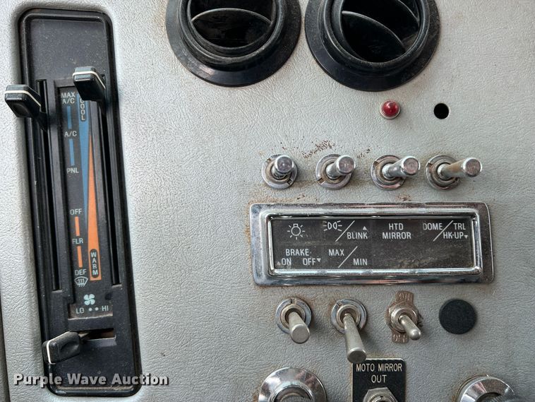 image for item DR1418 1993 Ford LTL9000  semi truck