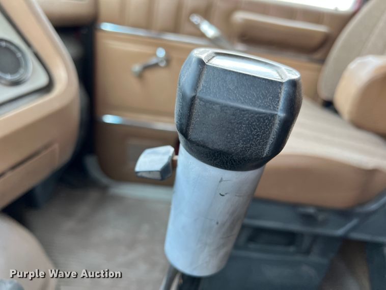 image for item DR1418 1993 Ford LTL9000  semi truck