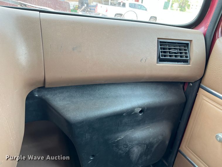 image for item DR1418 1993 Ford LTL9000  semi truck