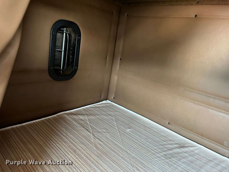 image for item DR1418 1993 Ford LTL9000  semi truck