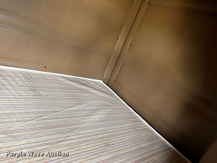 image for item DR1418 1993 Ford LTL9000  semi truck