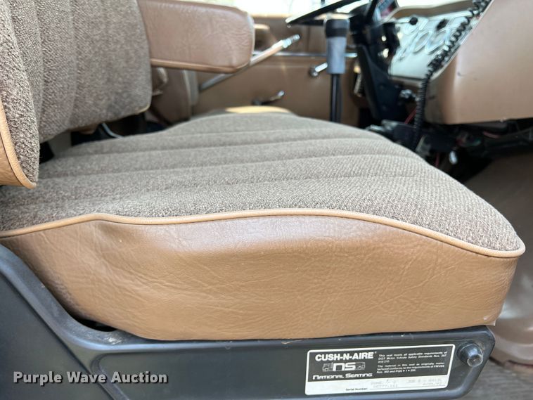 image for item DR1418 1993 Ford LTL9000  semi truck