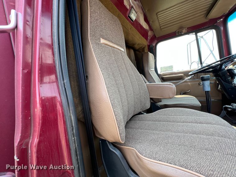 image for item DR1418 1993 Ford LTL9000  semi truck