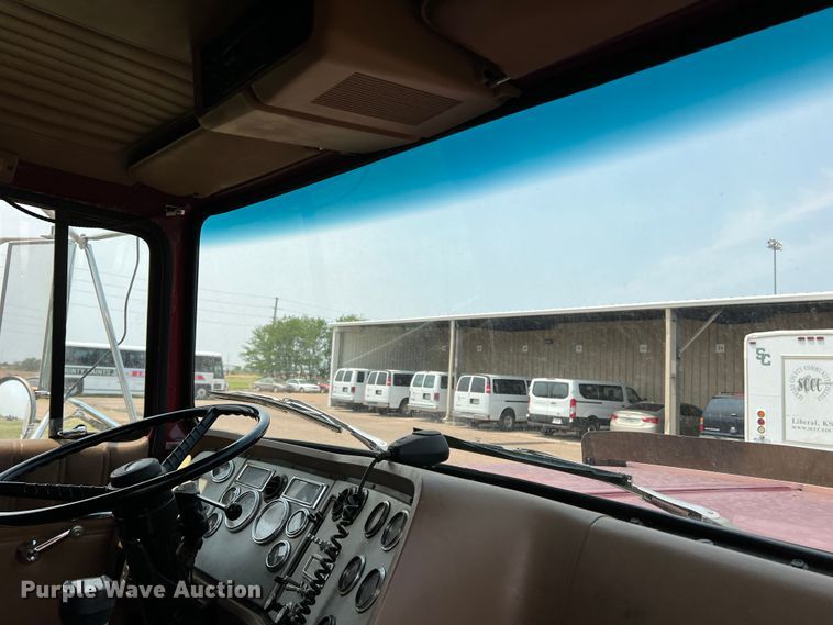 image for item DR1418 1993 Ford LTL9000  semi truck