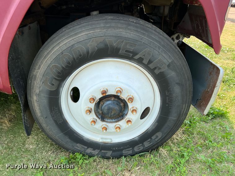 image for item DR1418 1993 Ford LTL9000  semi truck