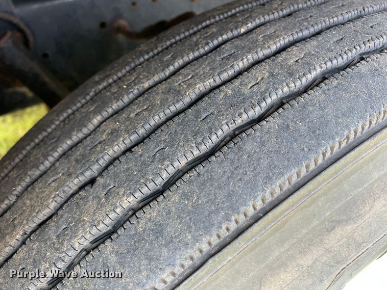 image for item DR1418 1993 Ford LTL9000  semi truck