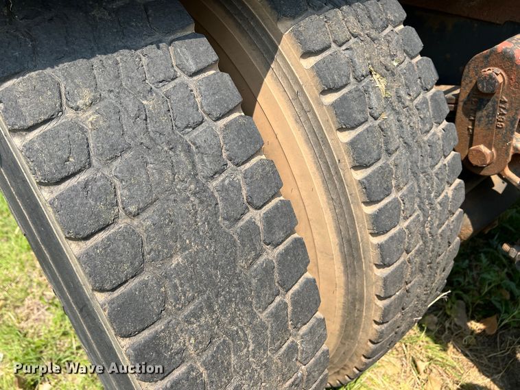 image for item DR1418 1993 Ford LTL9000  semi truck