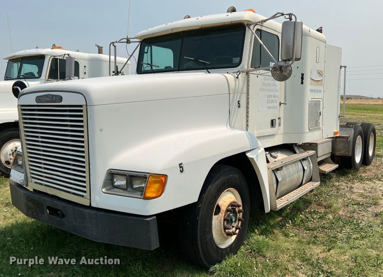 image for item DR1419 1995 Freightliner FLD120  semi truck
