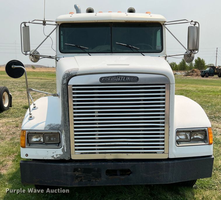image for item DR1419 1995 Freightliner FLD120  semi truck
