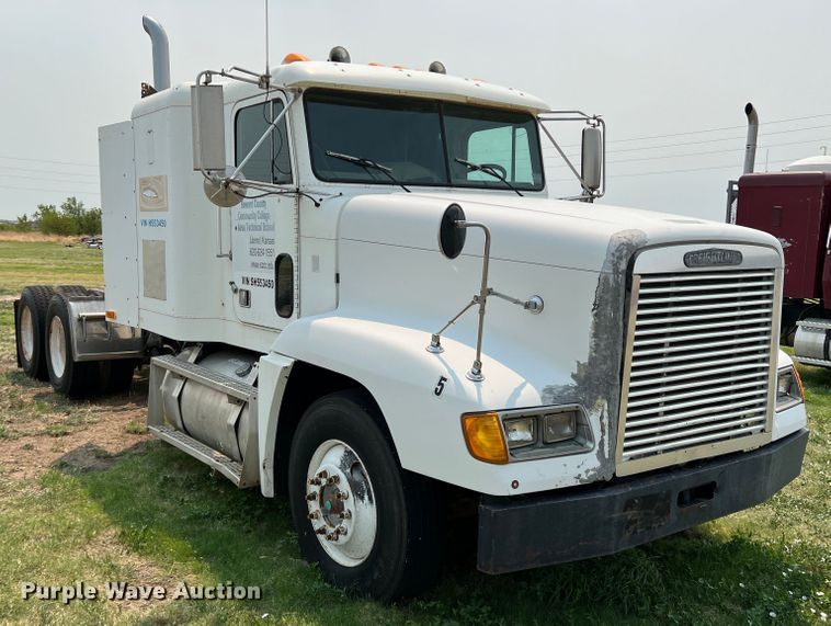 image for item DR1419 1995 Freightliner FLD120  semi truck