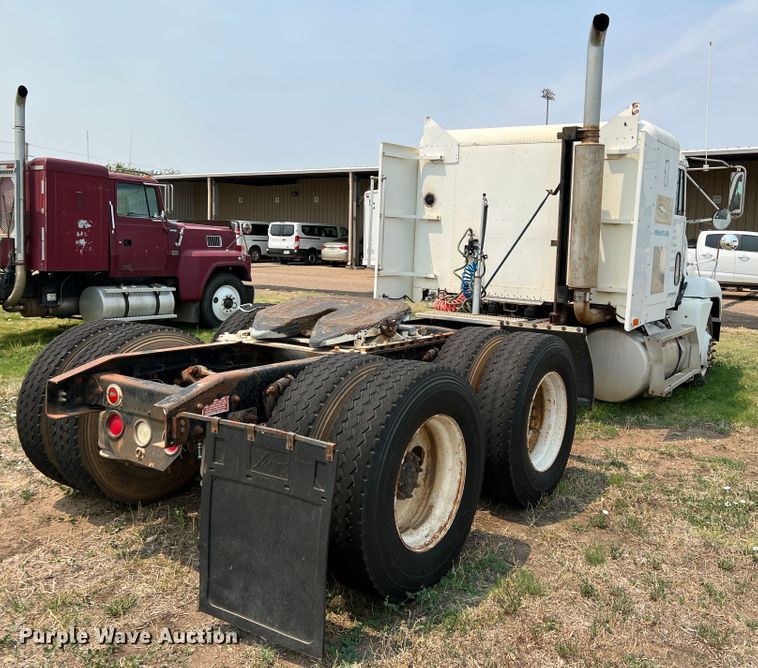 image for item DR1419 1995 Freightliner FLD120  semi truck