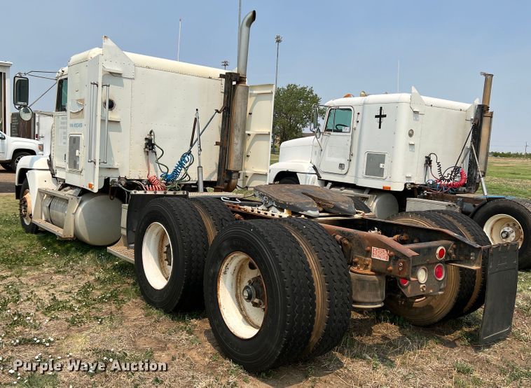 image for item DR1419 1995 Freightliner FLD120  semi truck