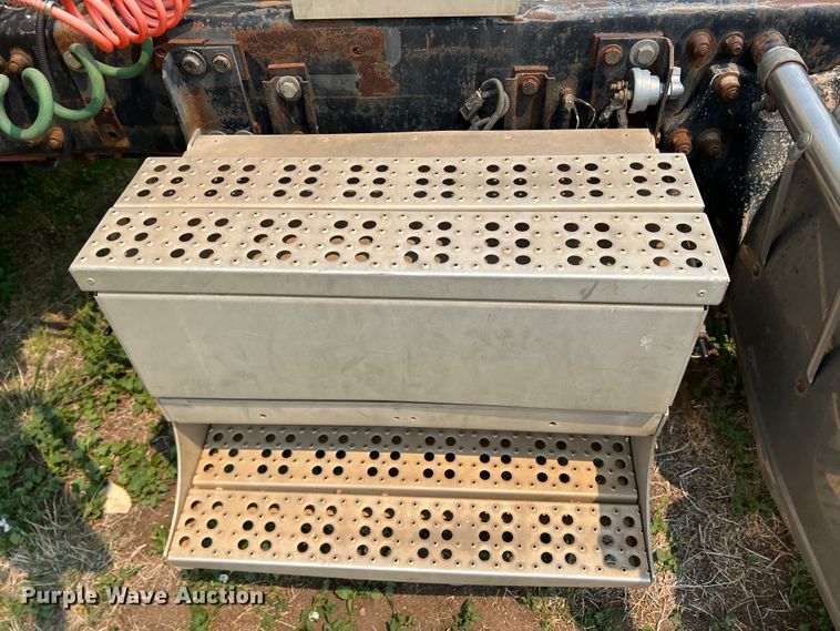 image for item DR1419 1995 Freightliner FLD120  semi truck