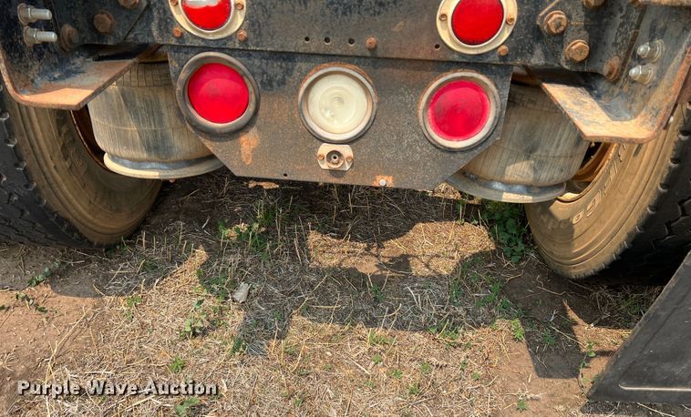 image for item DR1419 1995 Freightliner FLD120  semi truck