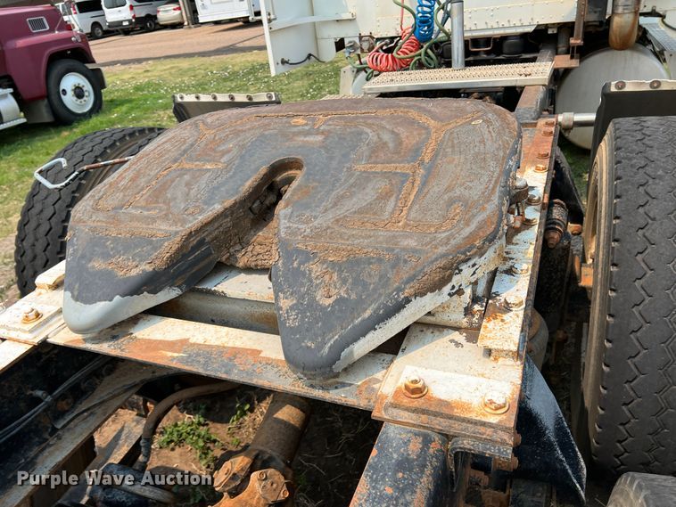 image for item DR1419 1995 Freightliner FLD120  semi truck