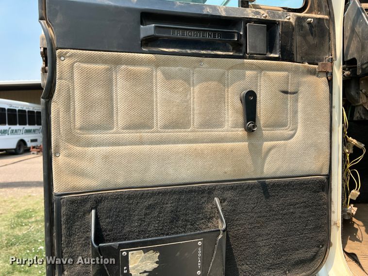 image for item DR1419 1995 Freightliner FLD120  semi truck