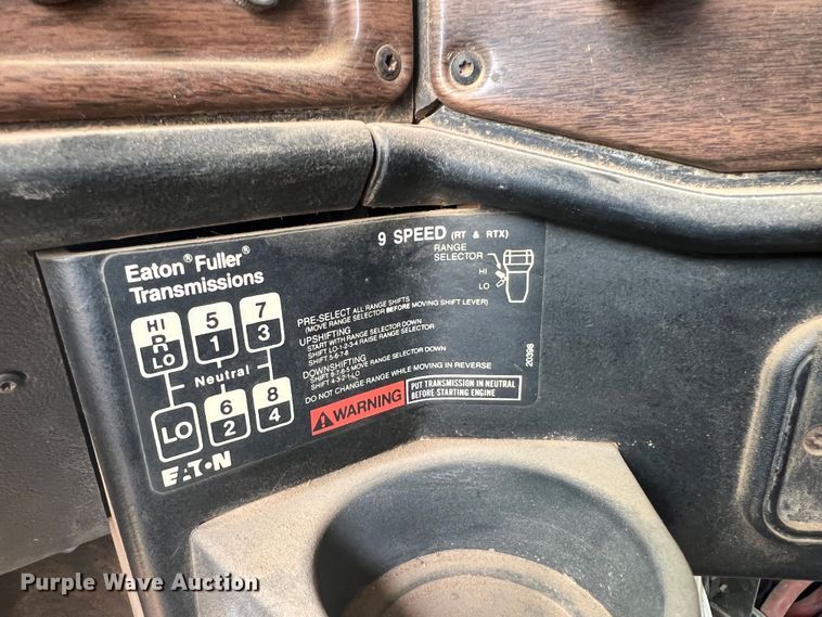 image for item DR1419 1995 Freightliner FLD120  semi truck