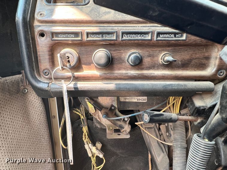 image for item DR1419 1995 Freightliner FLD120  semi truck