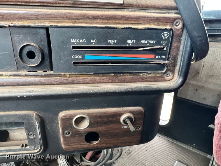 image for item DR1419 1995 Freightliner FLD120  semi truck