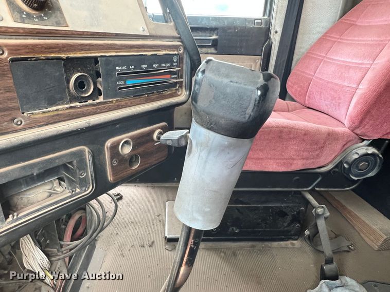 image for item DR1419 1995 Freightliner FLD120  semi truck