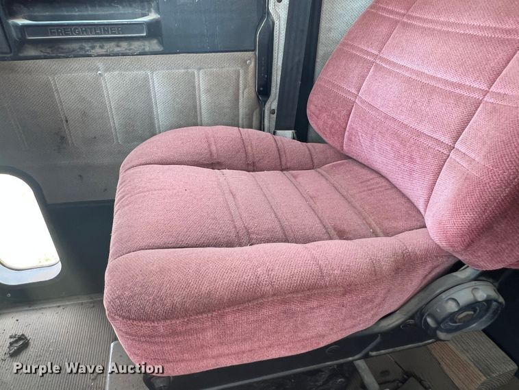 image for item DR1419 1995 Freightliner FLD120  semi truck