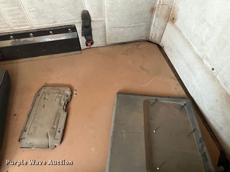 image for item DR1419 1995 Freightliner FLD120  semi truck