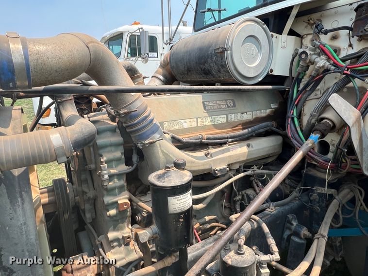 image for item DR1419 1995 Freightliner FLD120  semi truck